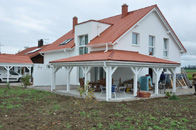 Moorenweis, Lkr. Fürstenfeldbruck: DHH Partner 107 und Partner 128 auf Bodenplatte